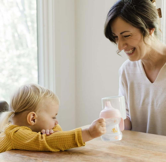 MAM Learn To Drink Cup kubek niekapek z ustnikiem 190 ml 6 m+ KOT, różowy kubek dla dziecka