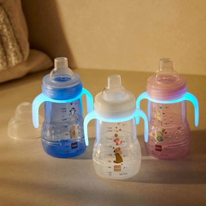 MAM Trainer Night csepegésmentes bögre 2 cumival és világító fogókkal 220 ml 4 hó+ O