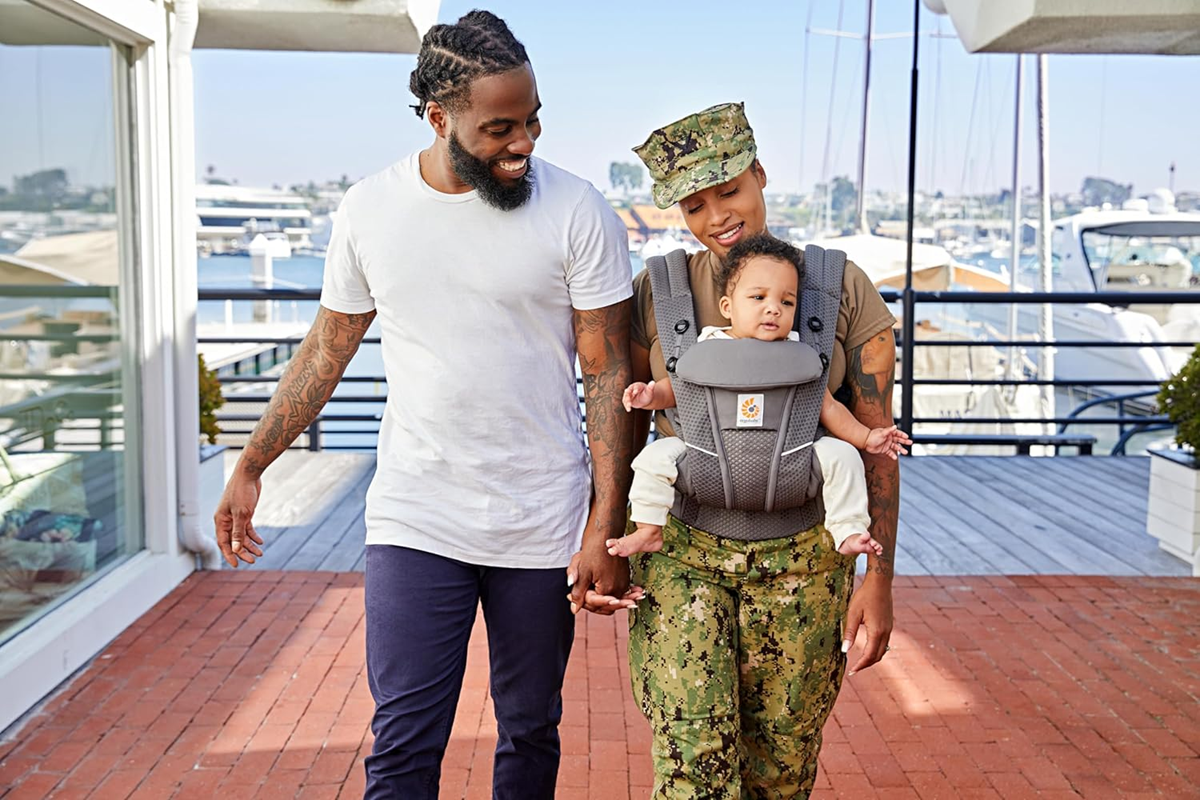 ERGOBABY OMNI BREEZE nosidełko ergonomiczne dla niemowlęcia, wygodne noszenie od urodzenia do 4 lat