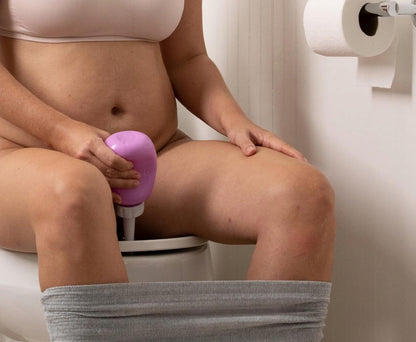 FRIDA Mom fľaša na popôrodnú starostlivosť Peri 295 ml + puzdro