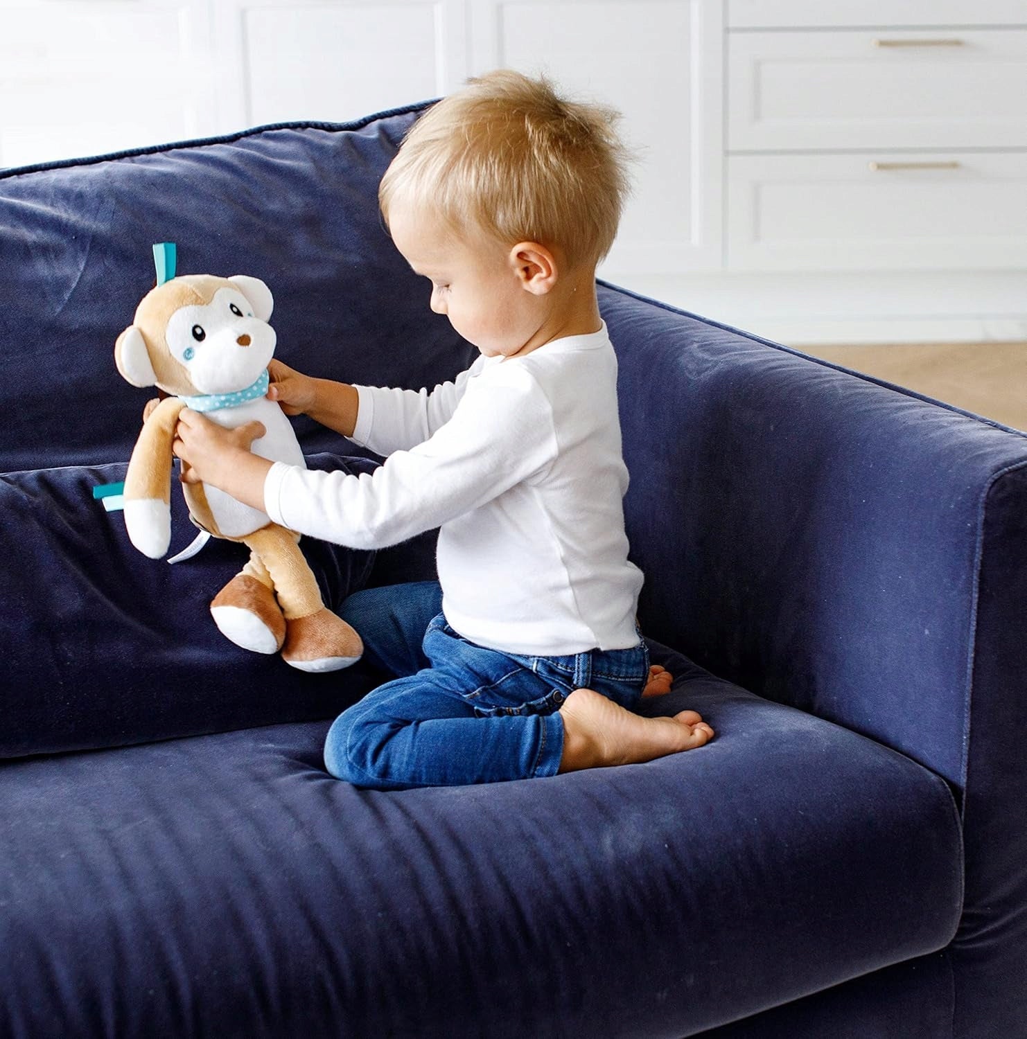 INNOGIO GIO-881 plyšová hračka so svetielkom a 10 zvukmi OPICA LUCY 35 cm