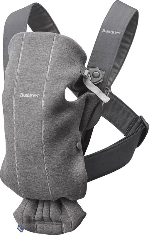 Ciemnoszare nosidełko BabyBjörn Mini 3D Jersey, widok pod kątem na panel i szelki.