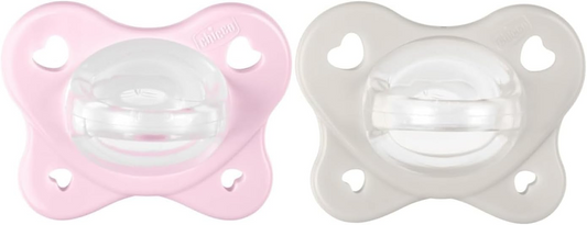 Dwa smoczki Chicco PhysioForma Dual Soft, różowy i szary, z przezroczystymi końcówkami.