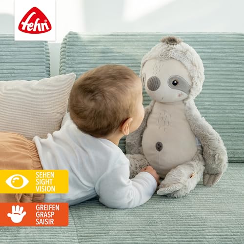Dziecko leżące na brzuchu naprzeciwko szarego leniwca FEHN XL.