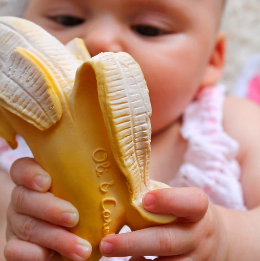 OLI & CAROL inel de dentiție din cauciuc moale 11 cm BANANĂ