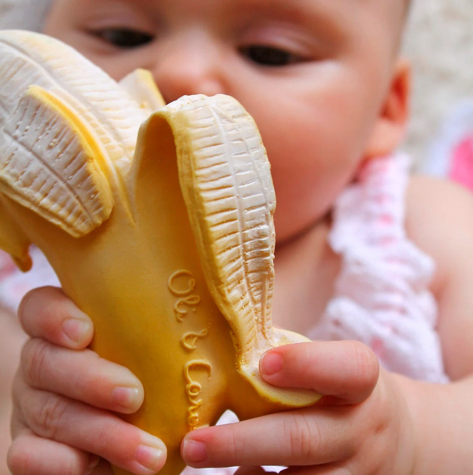 OLI & CAROL inel de dentiție din cauciuc moale 11 cm BANANĂ