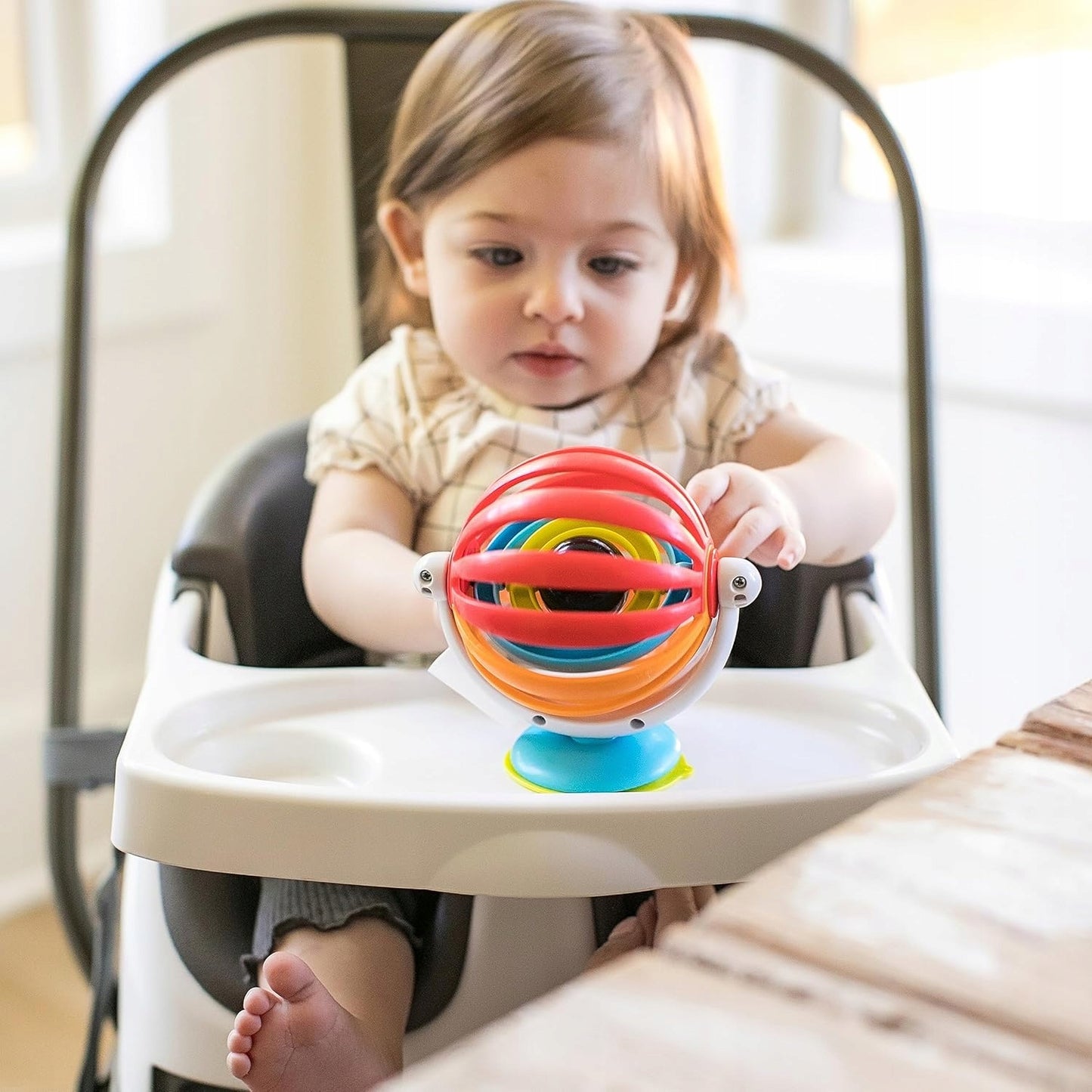 BABY EINSTEIN Sticky Spinner zabawka z grzechotką i przyssawką 3 m+