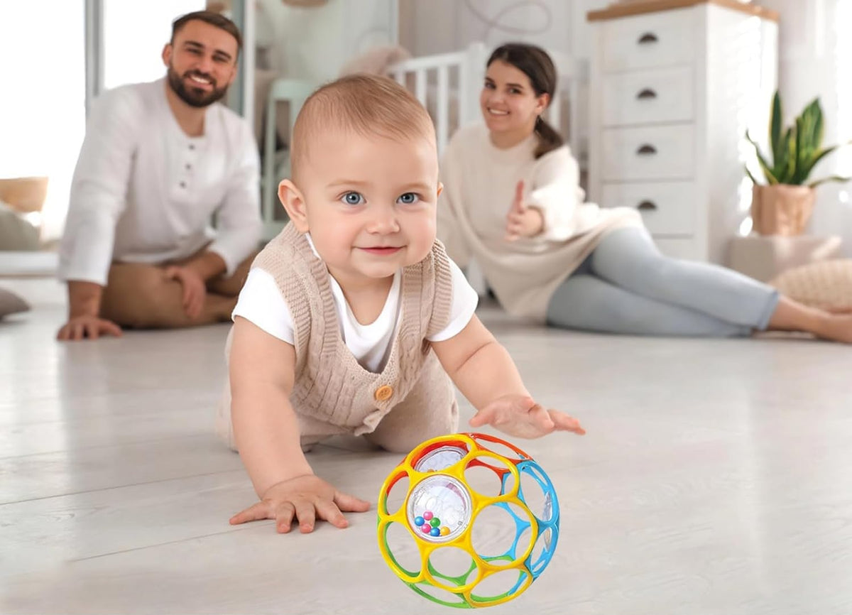 KIKUO Classic Ball kousátko a úchopová hračka - míček s chrastítky 11,5 cm