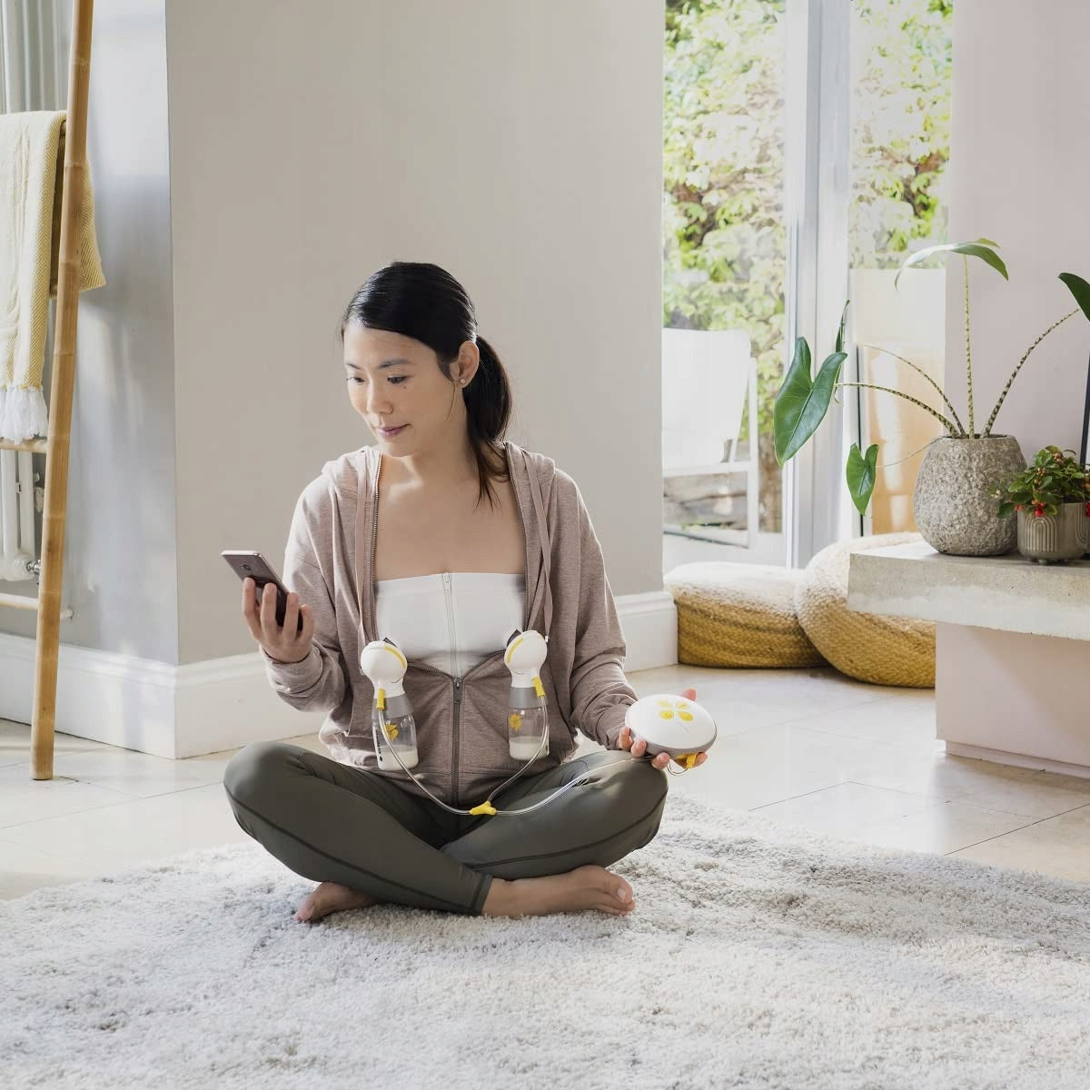 MEDELA gorset do laktatora EASY EXPRESSION S, wygodne odciąganie pokarmu i swoboda rąk