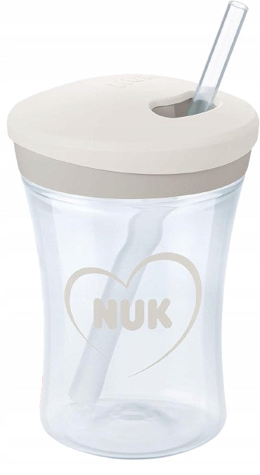 Tazza d'azione NUK CUBO NON INCAPACITATO 12 m+