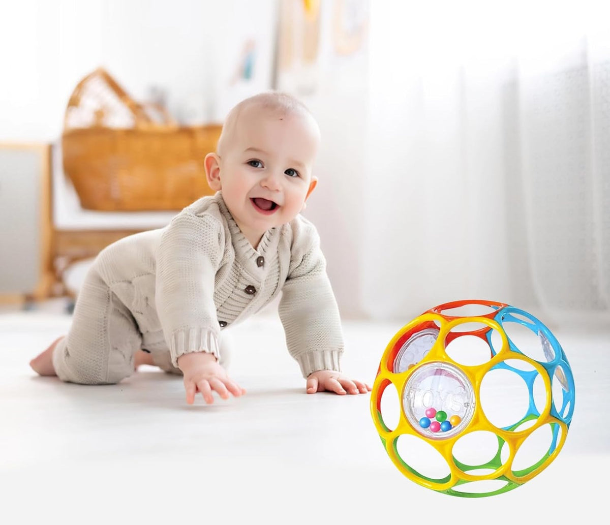 KIKUO Classic Ball gryzak chwytak piłka z grzechotkami 11,5 cm