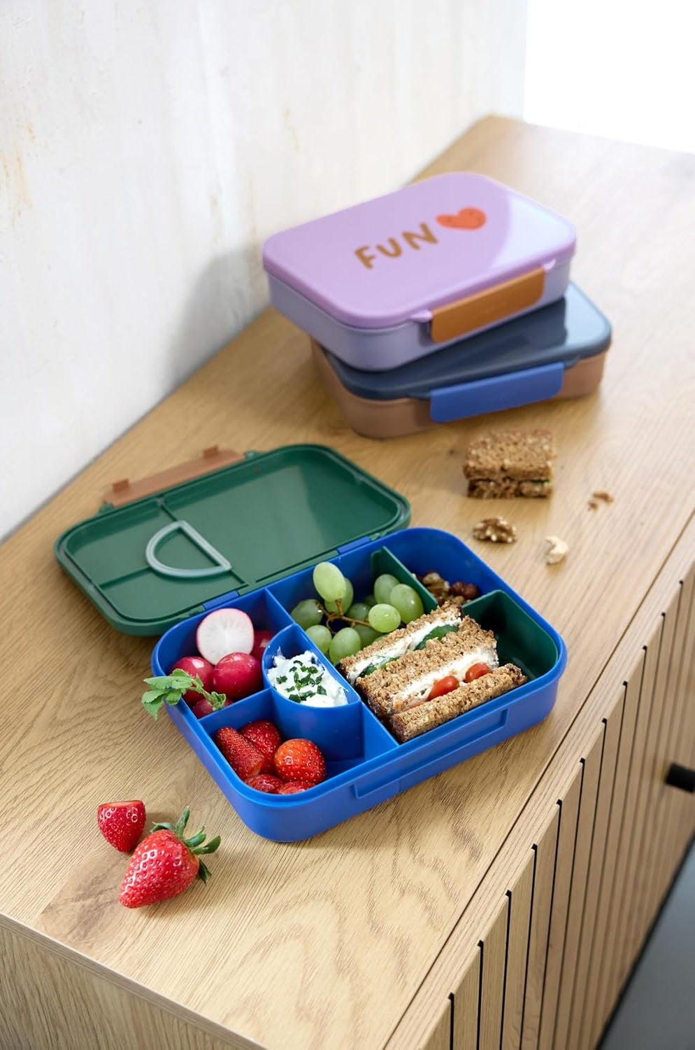 LÄSSIG Bento śniadaniówka z przegrodami 17 × 21 cm Tęcza