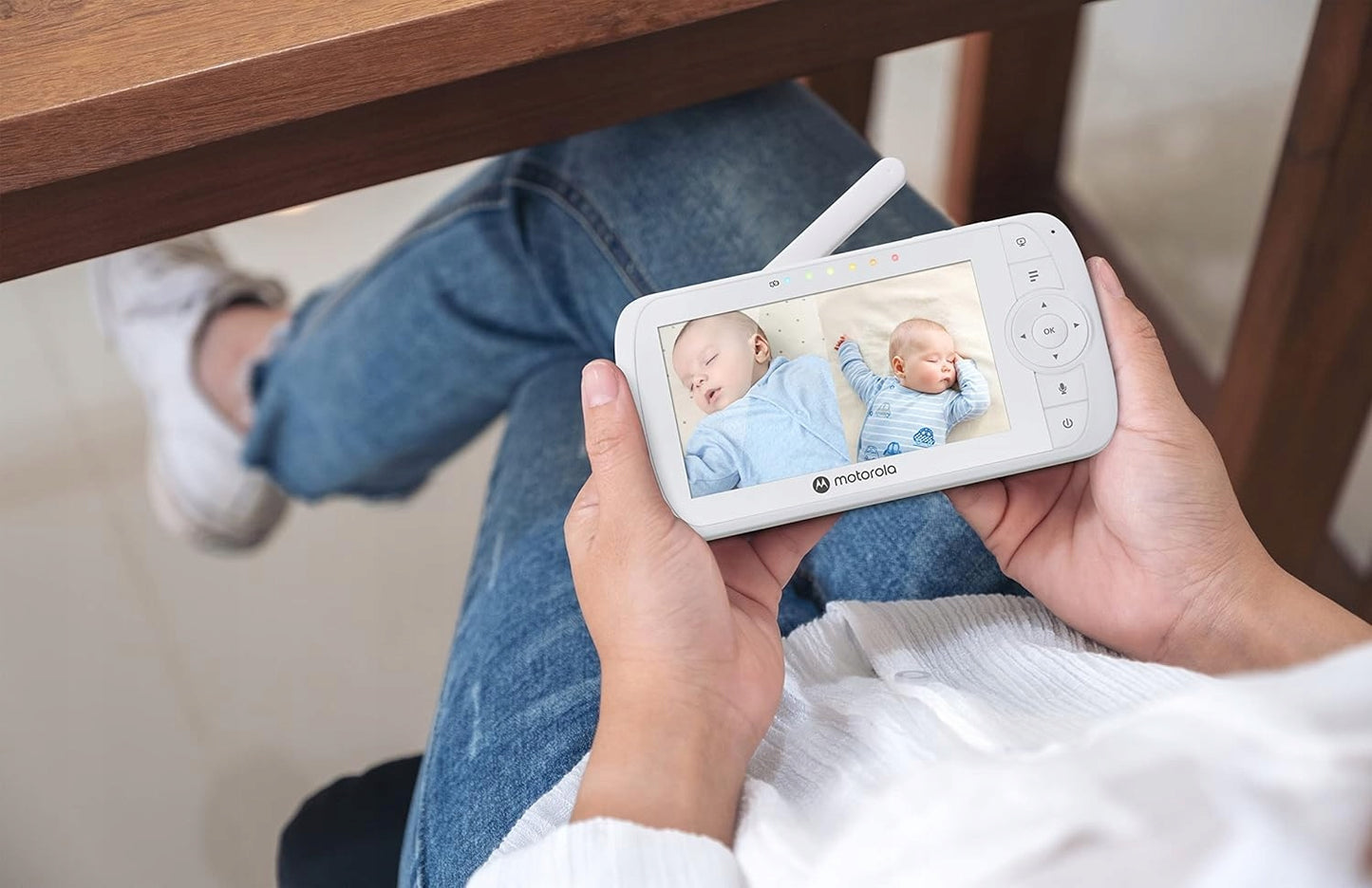 MOTOROLA VM35 5'' baby monitor with two cameras