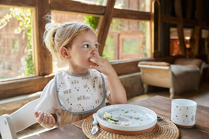 LASSIG Tiny Farmer zestaw naczyń porcelanowych dla dzieci, talerz i kubek z antypoślizgową podstawą, od 3 lat