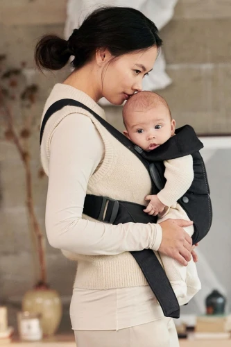 BABYBJORN MINI nosidełko ergonomiczne 3-11kg