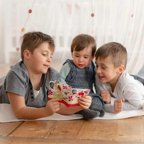FEHN książeczka sensoryczna z lusterkiem ZAWIESZKA "N