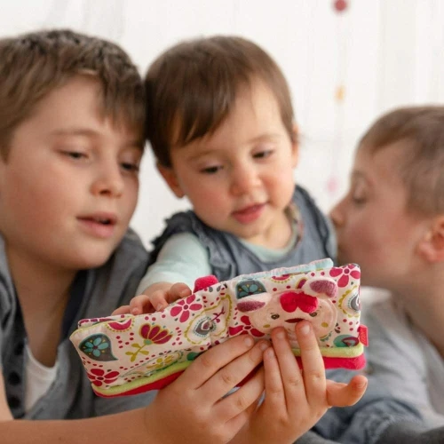 FEHN książeczka sensoryczna z lusterkiem ZAWIESZKA "N